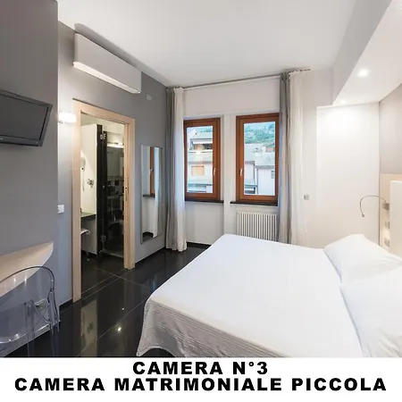 Guest house Lo Scoglio 2*