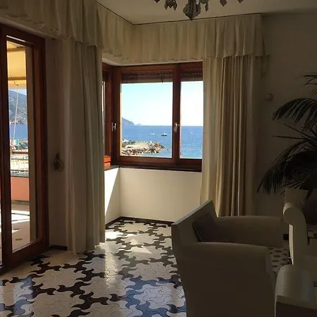 Lo Scoglio بيت ضيافة