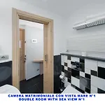 Guest house Lo Scoglio 4*