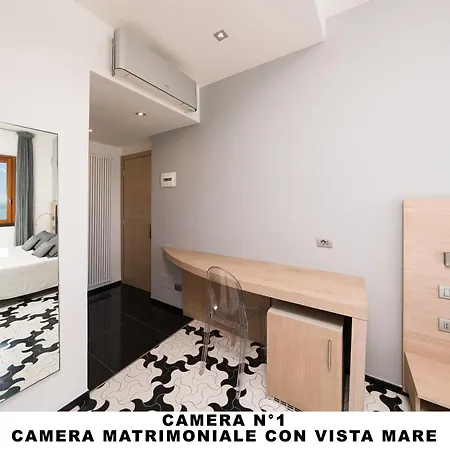 ゲストハウス Lo Scoglio