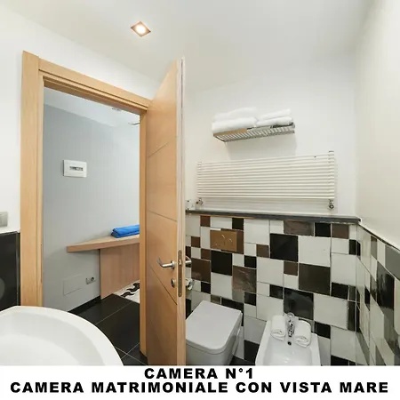 Lo Scoglio モンテロッソ・アル・マーレ