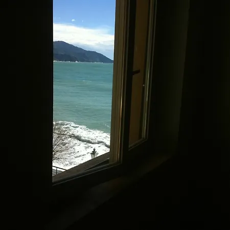 Lo Scoglio ゲストハウス モンテロッソ・アル・マーレ