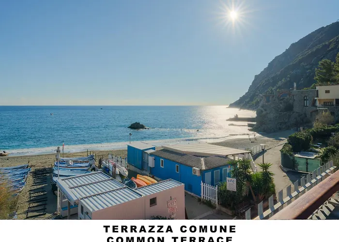 Lo Scoglio בית הארחה מונטרוסו אל מארה