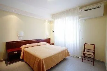 Lo Scoglio בית הארחה