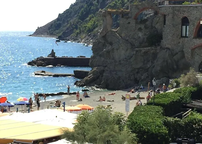 Lo Scoglio בית הארחה 4*