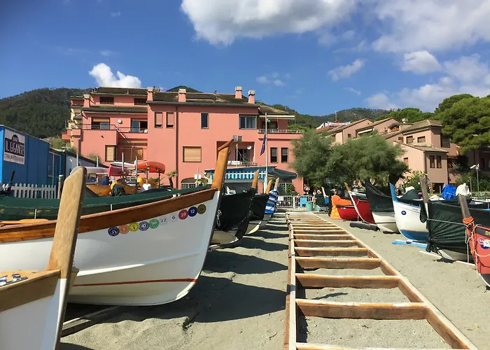 Guest house Lo Scoglio 4*