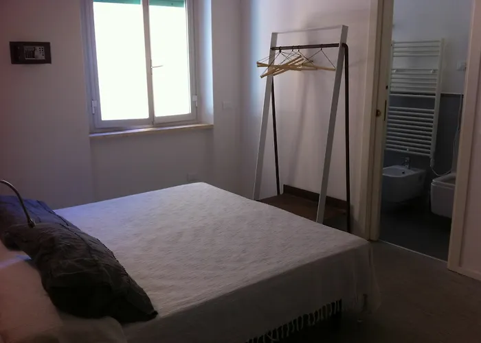 Lo Scoglio בית הארחה 4*